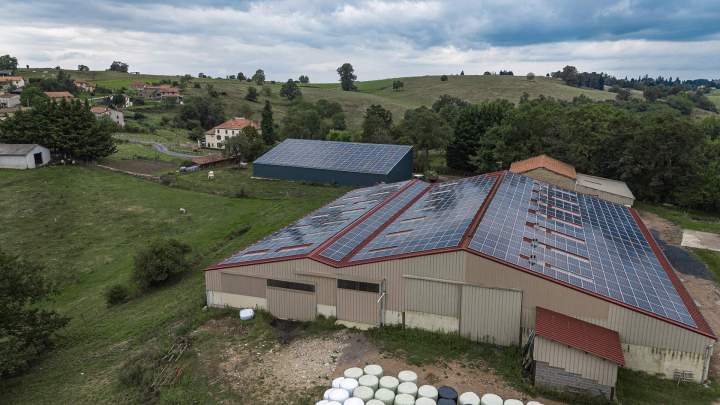Panneaux solaires pour exploitations agricoles en Auvergne
