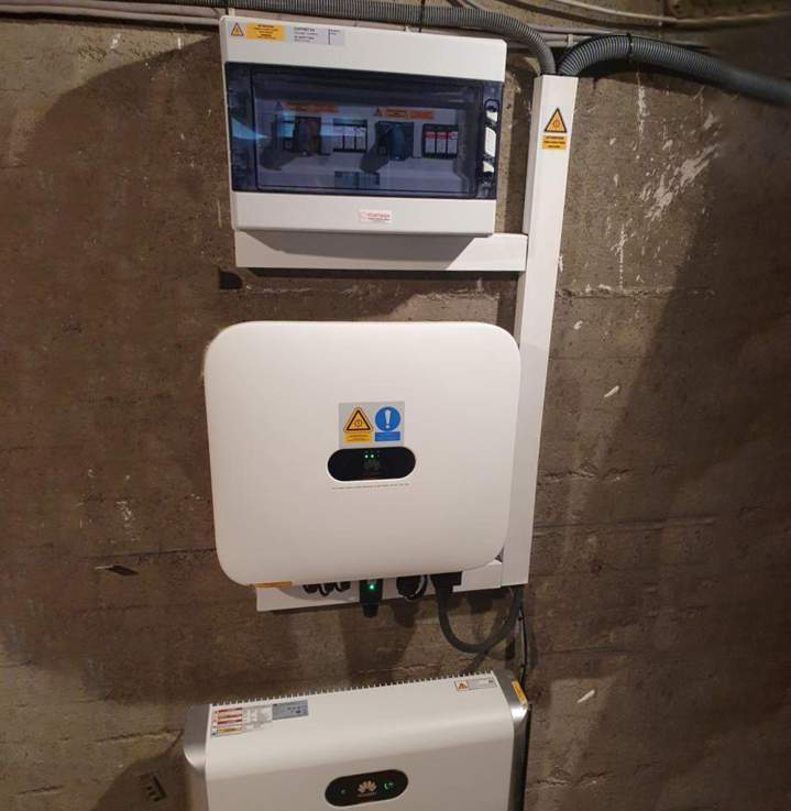 Intelligent storage, energy autonomy, safety, performance, continuous optimization.