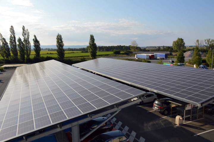 Pose d'ombrière pour entreprises en Auvergne