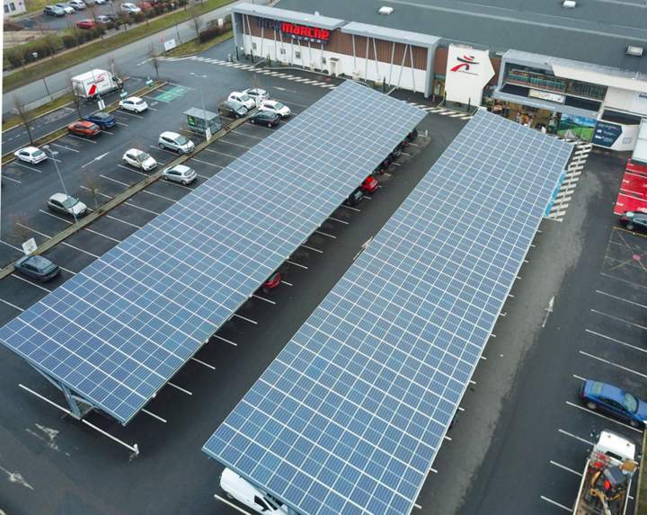 Ombrière solaire, abri fonctionnel, recharge, production, valorisation de parking.