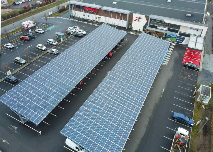 Panneaux solaires en toiture en Auvergne